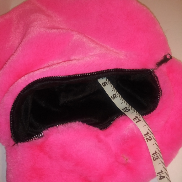 Super Soft Crossbody Bag w/ Removable Chain Stra - Picture 8 of 8